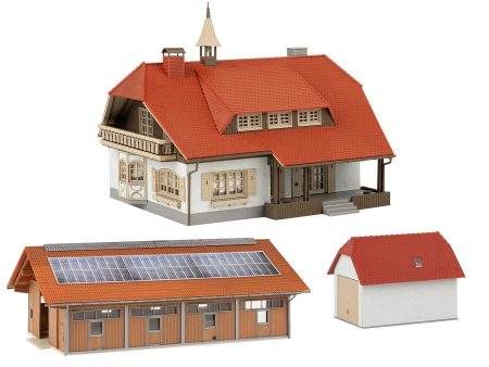 HO Farmhouse with Stable and Garage For Cheap